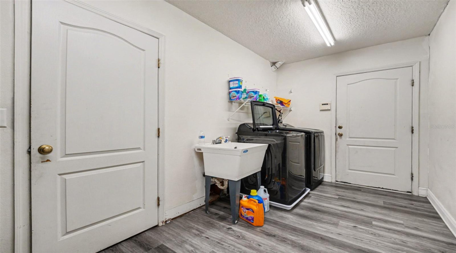 Titusville, Florida 32780, 4 Bedroom Bedrooms, ,4 Bathroombathrooms,Residential,For Sale,Barna,0,Mfro6429778