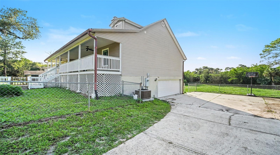 Titusville, Florida 32780, 4 Bedroom Bedrooms, ,4 Bathroombathrooms,Residential,For Sale,Barna,0,Mfro6429778