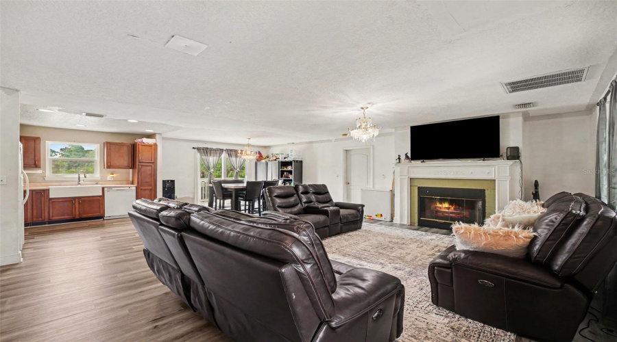 Titusville, Florida 32780, 4 Bedroom Bedrooms, ,4 Bathroombathrooms,Residential,For Sale,Barna,0,Mfro6429778