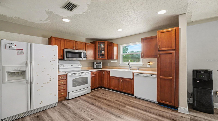 Titusville, Florida 32780, 4 Bedroom Bedrooms, ,4 Bathroombathrooms,Residential,For Sale,Barna,0,Mfro6429778