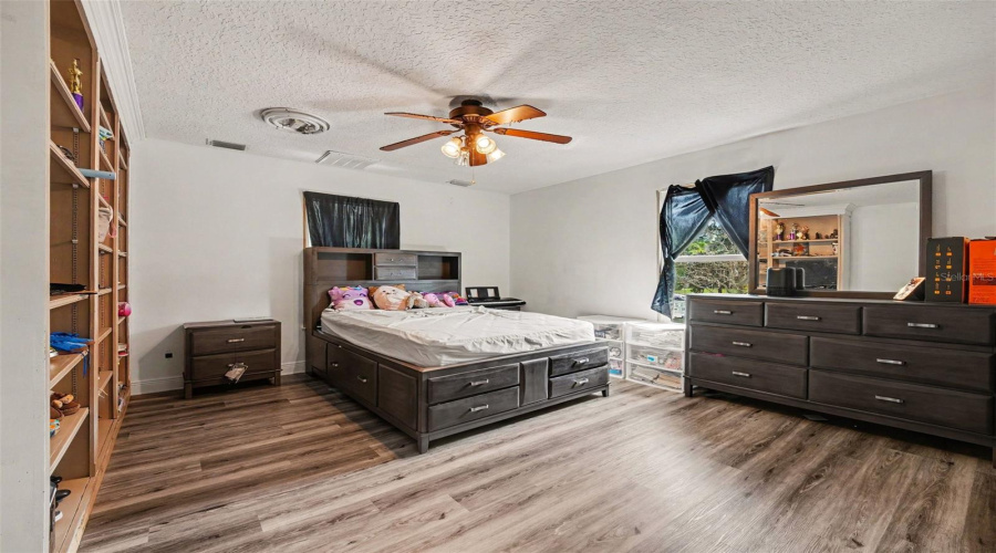 Titusville, Florida 32780, 4 Bedroom Bedrooms, ,4 Bathroombathrooms,Residential,For Sale,Barna,0,Mfro6429778