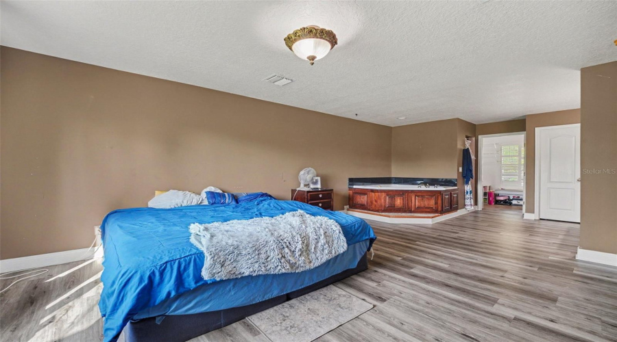 Titusville, Florida 32780, 4 Bedroom Bedrooms, ,4 Bathroombathrooms,Residential,For Sale,Barna,0,Mfro6429778