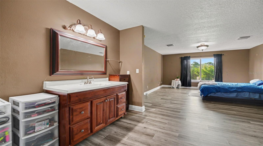 Titusville, Florida 32780, 4 Bedroom Bedrooms, ,4 Bathroombathrooms,Residential,For Sale,Barna,0,Mfro6429778