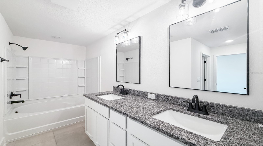 St Cloud, Florida 34773, 3 Bedroom Bedrooms, ,2 Bathroombathrooms,Residential,For Sale,Briarlynne,0,Mfro6388803