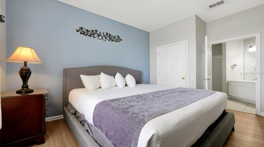 Orlando, Florida 32819, 2 Bedroom Bedrooms, ,2 Bathroombathrooms,Residential,For Sale,Breakview,0,Mfro6436273