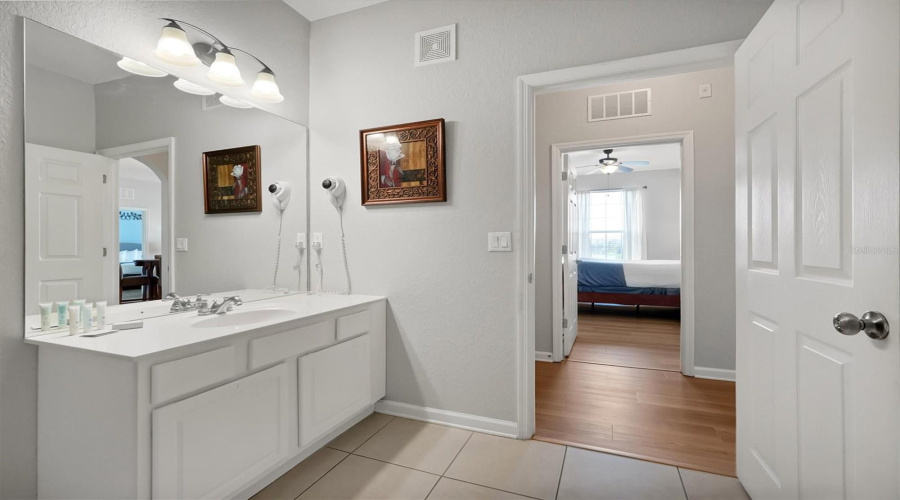 Orlando, Florida 32819, 2 Bedroom Bedrooms, ,2 Bathroombathrooms,Residential,For Sale,Breakview,0,Mfro6436273