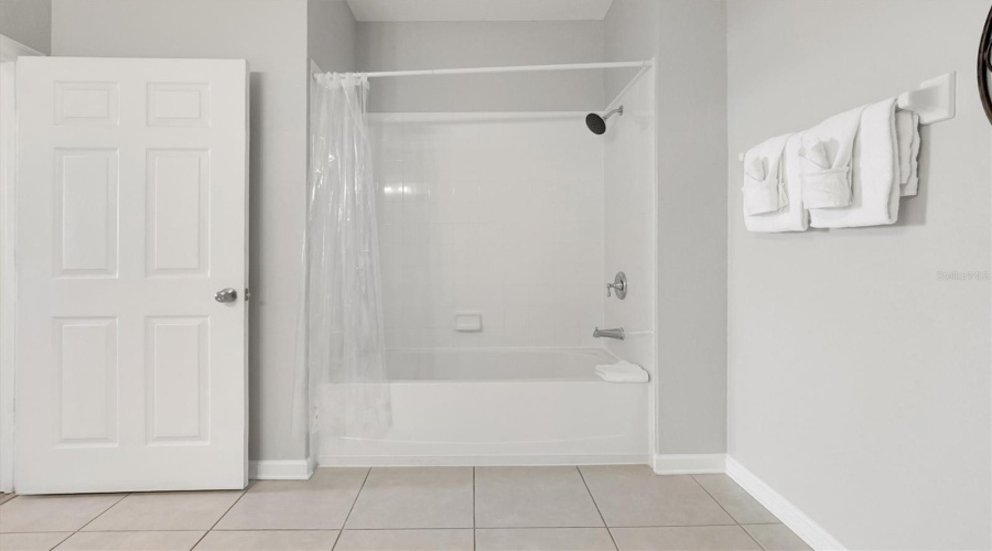 Orlando, Florida 32819, 2 Bedroom Bedrooms, ,2 Bathroombathrooms,Residential,For Sale,Breakview,0,Mfro6436273