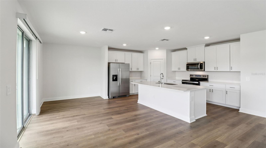 Lady Lake, Florida 32159, 4 Bedroom Bedrooms, ,3 Bathroombathrooms,Residential,For Sale,Sunshower,0,Mfro6372014