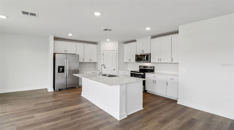 Lady Lake, Florida 32159, 4 Bedroom Bedrooms, ,3 Bathroombathrooms,Residential,For Sale,Sunshower,0,Mfro6372014