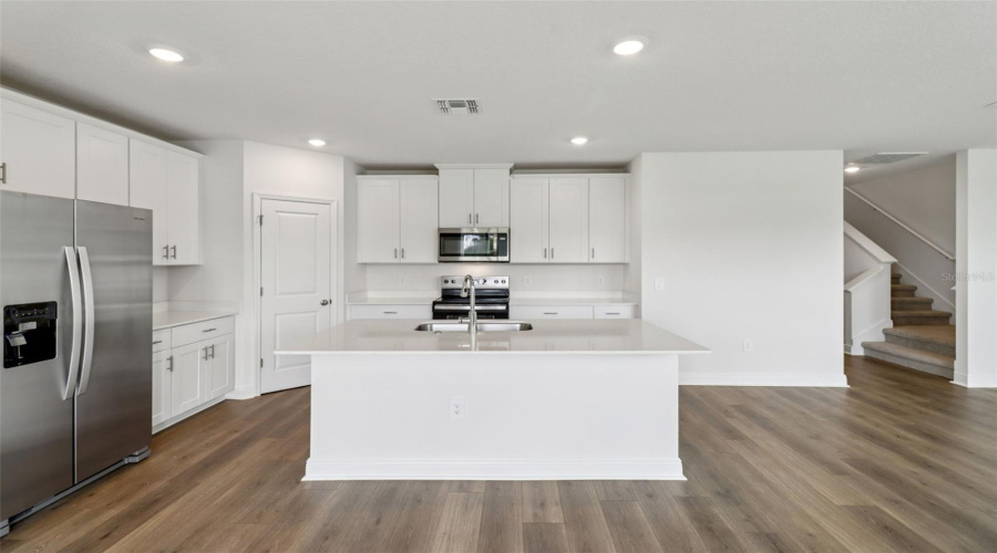 Lady Lake, Florida 32159, 4 Bedroom Bedrooms, ,3 Bathroombathrooms,Residential,For Sale,Sunshower,0,Mfro6372014