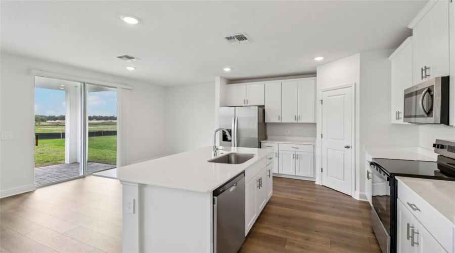 Lady Lake, Florida 32159, 4 Bedroom Bedrooms, ,3 Bathroombathrooms,Residential,For Sale,Sunshower,0,Mfro6372014