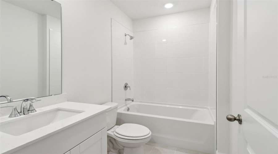 Lady Lake, Florida 32159, 4 Bedroom Bedrooms, ,3 Bathroombathrooms,Residential,For Sale,Sunshower,0,Mfro6372014