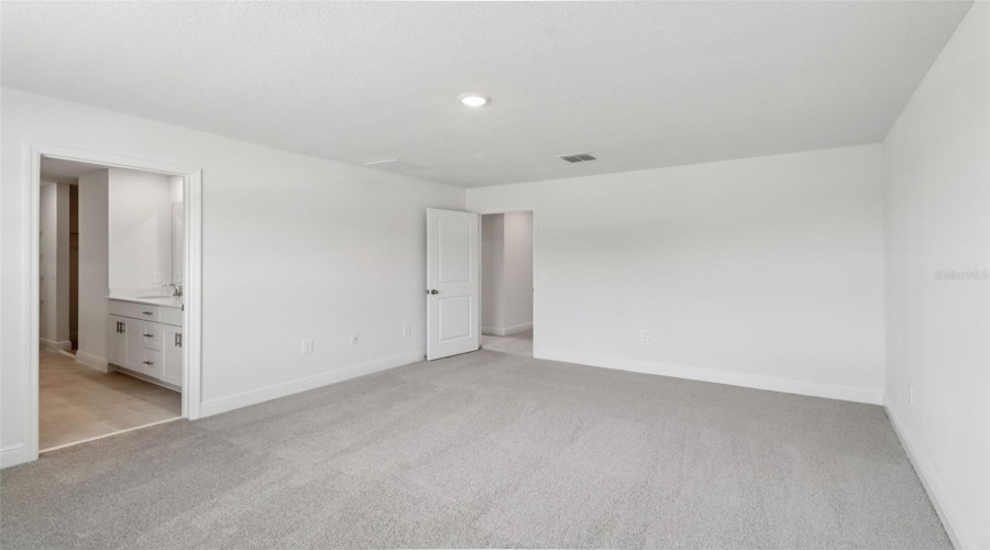 Lady Lake, Florida 32159, 4 Bedroom Bedrooms, ,3 Bathroombathrooms,Residential,For Sale,Sunshower,0,Mfro6372014