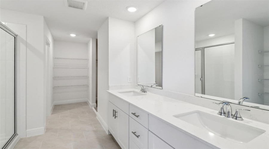 Lady Lake, Florida 32159, 4 Bedroom Bedrooms, ,3 Bathroombathrooms,Residential,For Sale,Sunshower,0,Mfro6372014