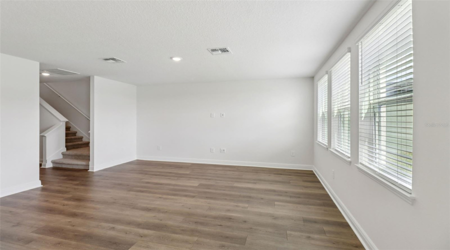 Lady Lake, Florida 32159, 4 Bedroom Bedrooms, ,3 Bathroombathrooms,Residential,For Sale,Sunshower,0,Mfro6372014