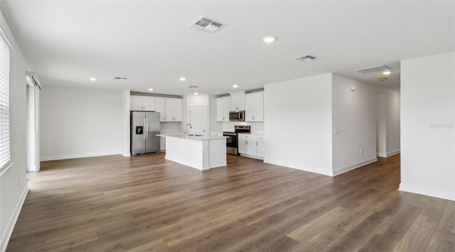 Lady Lake, Florida 32159, 4 Bedroom Bedrooms, ,3 Bathroombathrooms,Residential,For Sale,Sunshower,0,Mfro6372014