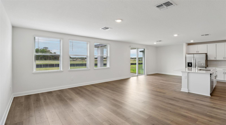 Lady Lake, Florida 32159, 4 Bedroom Bedrooms, ,3 Bathroombathrooms,Residential,For Sale,Sunshower,0,Mfro6372014