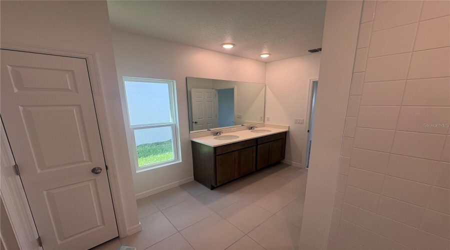 Howey In The Hills, Florida 34737, 4 Bedroom Bedrooms, ,2 Bathroombathrooms,Residential,For Sale,Broad Wing,0,Mfro6425536