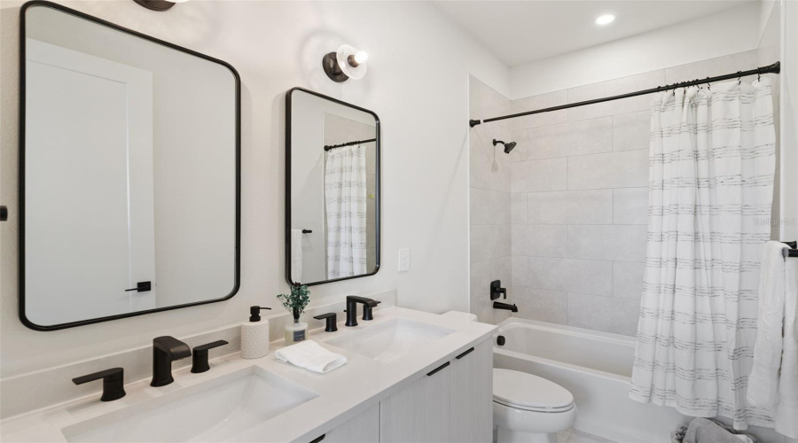 Lady Lake, Florida 32159, 4 Bedroom Bedrooms, ,2 Bathroombathrooms,Residential,For Sale,Skyfield,0,Mfrg5105094