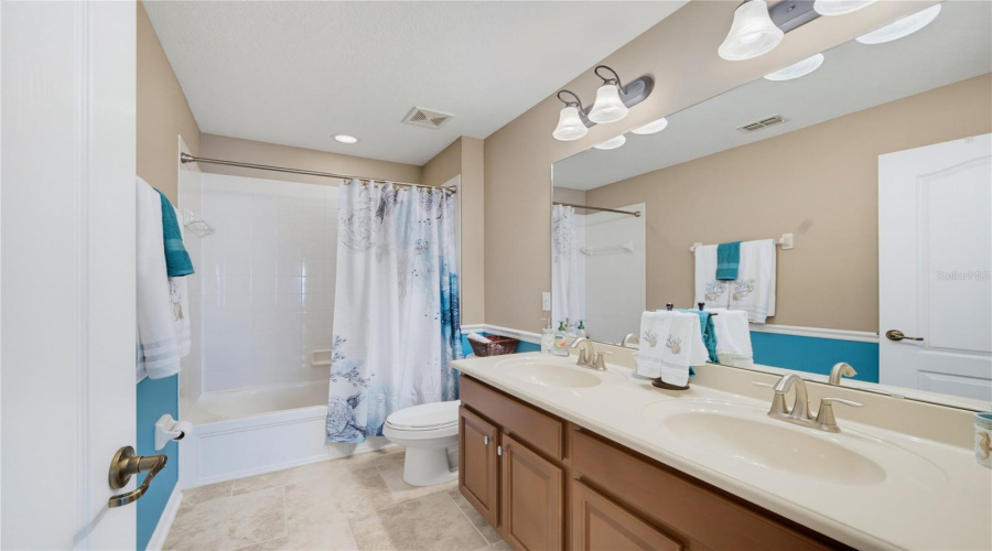 2Nd Full Bathroom (Upstairs)