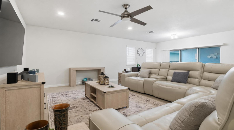 Apopka, Florida 32712, 3 Bedroom Bedrooms, ,2 Bathroombathrooms,Residential,For Sale,Feather Tree,0,Mfrg5110794
