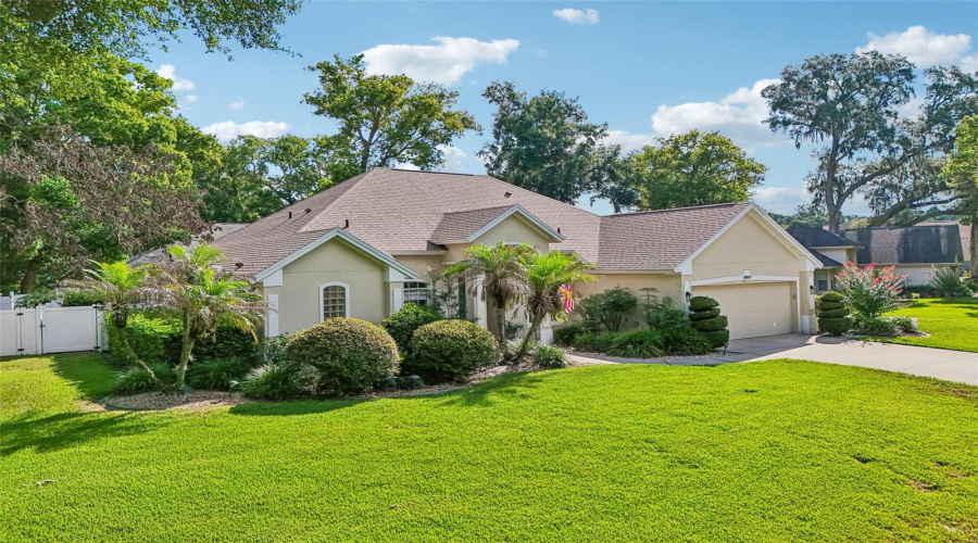 Eustis, Florida 32736, 3 Bedroom Bedrooms, ,2 Bathroombathrooms,Residential,For Sale,Park Place,0,Mfrg5114723
