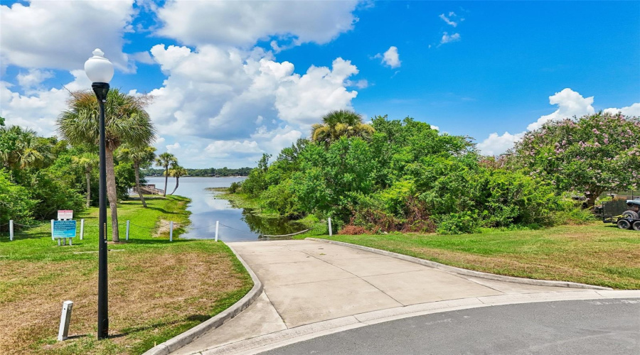 Eustis, Florida 32736, 3 Bedroom Bedrooms, ,2 Bathroombathrooms,Residential,For Sale,Park Place,0,Mfrg5114723