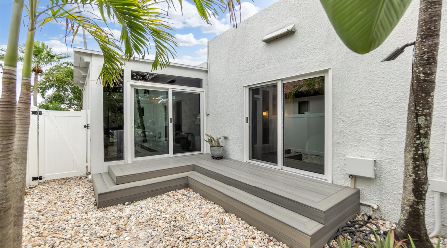 Courtyard Off Dining Room &Amp; Guest Bedroom 1