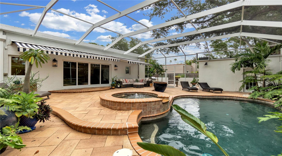 Pool &Amp; Hit Tub