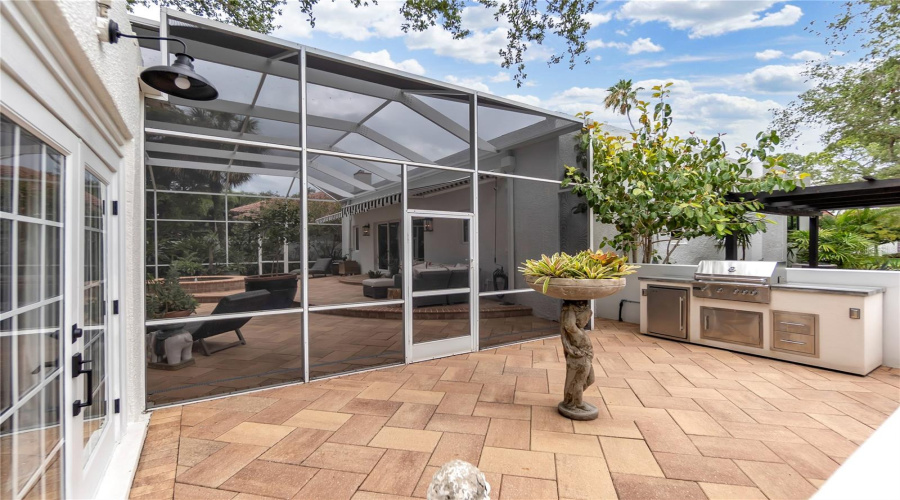 Casita Courtyard, Outdoor Kitchen,  &Amp; Pool Cage
