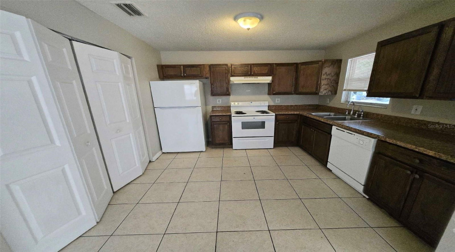 Tampa, Florida 33619, 3 Bedroom Bedrooms, ,2 Bathroombathrooms,Residential,For Sale,Gordon,0,Mfro6324252