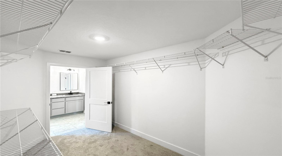 Walking Closet