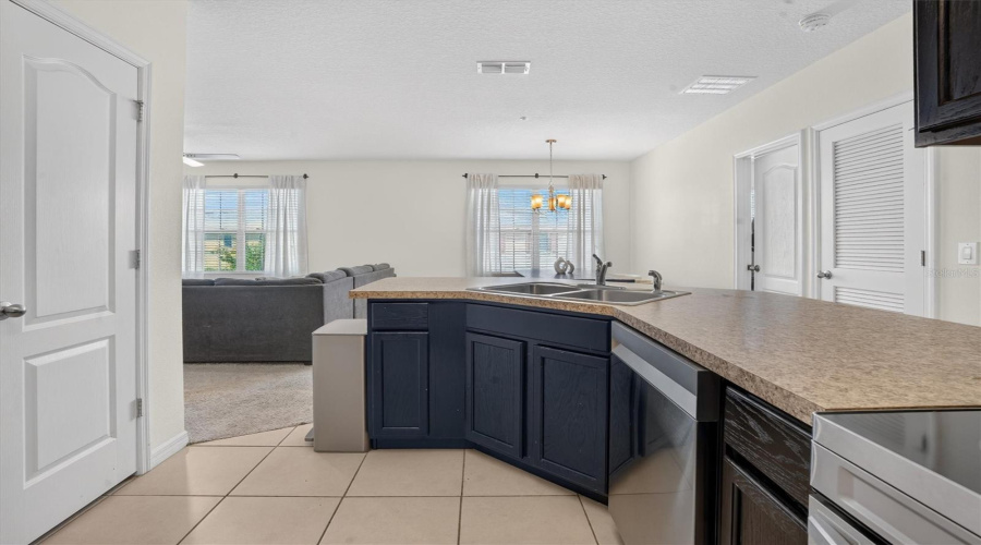 Orlando, Florida 32808, 2 Bedroom Bedrooms, ,2 Bathroombathrooms,Residential,For Sale,Seneca Club,0,Mfrs5156072