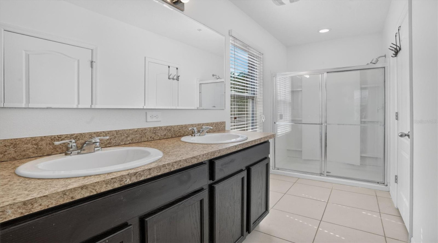 Orlando, Florida 32808, 2 Bedroom Bedrooms, ,2 Bathroombathrooms,Residential,For Sale,Seneca Club,0,Mfrs5156072