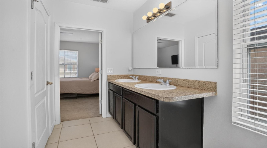 Orlando, Florida 32808, 2 Bedroom Bedrooms, ,2 Bathroombathrooms,Residential,For Sale,Seneca Club,0,Mfrs5156072