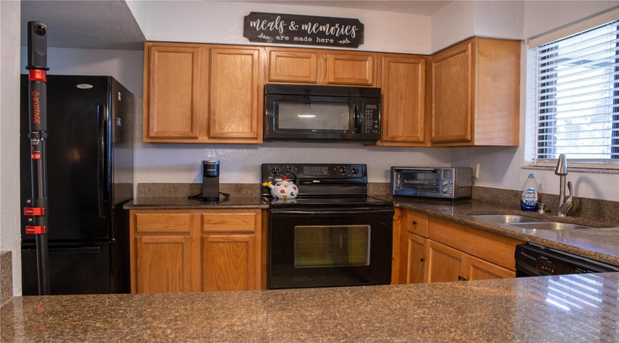 Lakeland, Florida 33801, 4 Bedroom Bedrooms, ,2 Bathroombathrooms,Residential,For Sale,Crystal Lake,0,Mfrl4954840