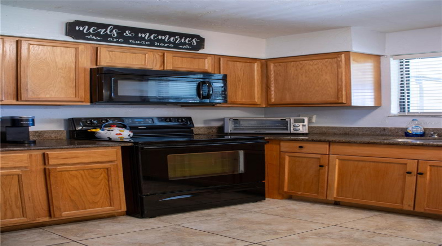 Lakeland, Florida 33801, 4 Bedroom Bedrooms, ,2 Bathroombathrooms,Residential,For Sale,Crystal Lake,0,Mfrl4954840