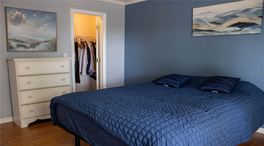 5X4 Walk-In Closet