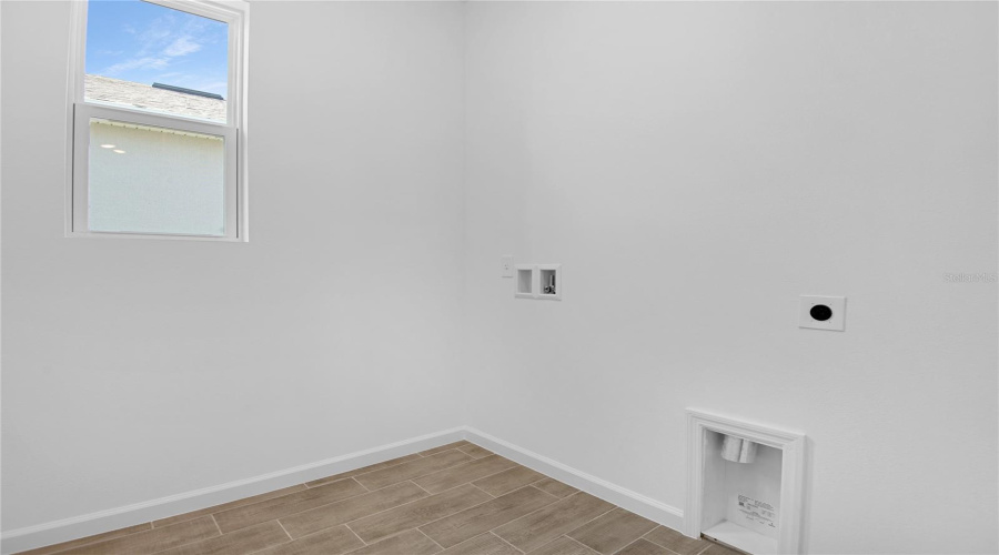 Winter Haven, Florida 33884, 3 Bedroom Bedrooms, ,2 Bathroombathrooms,Residential,For Sale,Mickey,0,Mfrs5138935