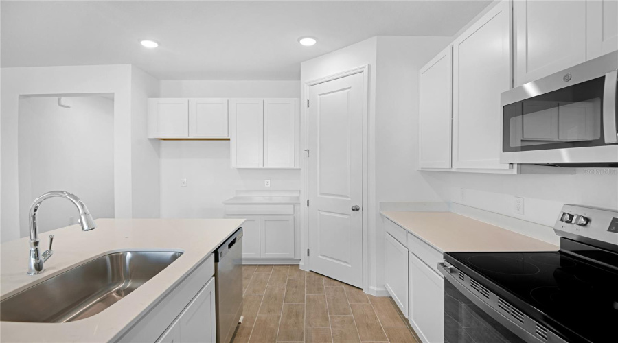 Winter Haven, Florida 33884, 3 Bedroom Bedrooms, ,2 Bathroombathrooms,Residential,For Sale,Mickey,0,Mfrs5138935