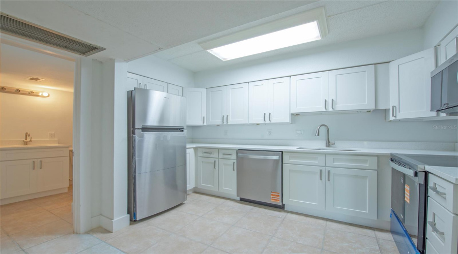 Treasure Island, Florida 33706, 1 Bedroom Bedrooms, ,1 Bathroombathrooms,Residential,For Sale,Paradise,0,Mfrtb8501562