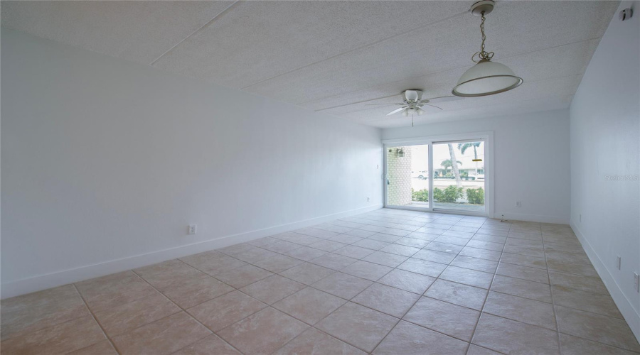 Treasure Island, Florida 33706, 1 Bedroom Bedrooms, ,1 Bathroombathrooms,Residential,For Sale,Paradise,0,Mfrtb8501562