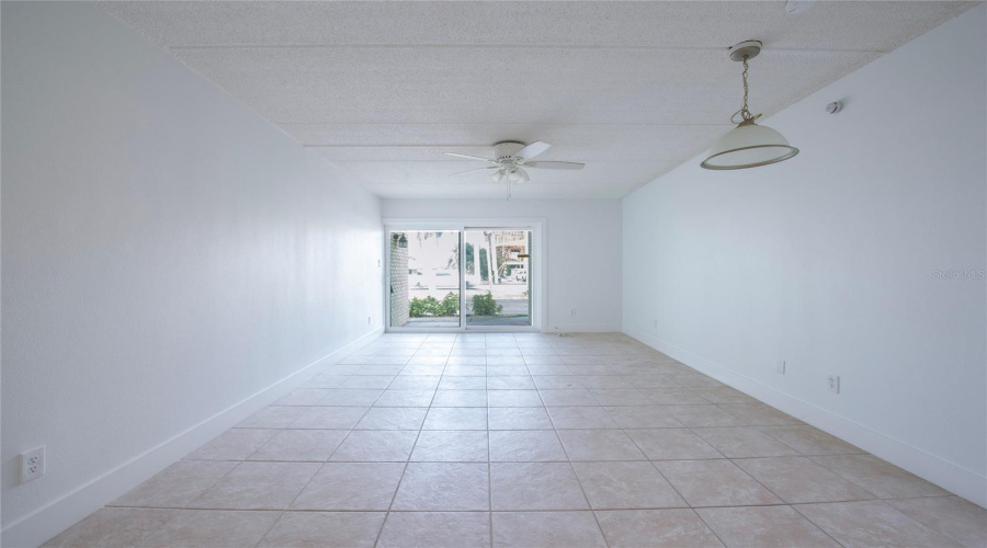 Treasure Island, Florida 33706, 1 Bedroom Bedrooms, ,1 Bathroombathrooms,Residential,For Sale,Paradise,0,Mfrtb8501562