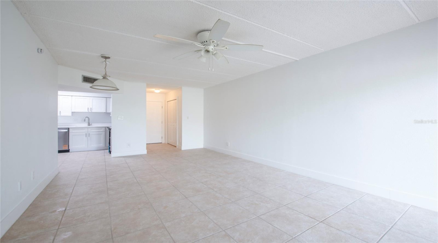 Treasure Island, Florida 33706, 1 Bedroom Bedrooms, ,1 Bathroombathrooms,Residential,For Sale,Paradise,0,Mfrtb8501562