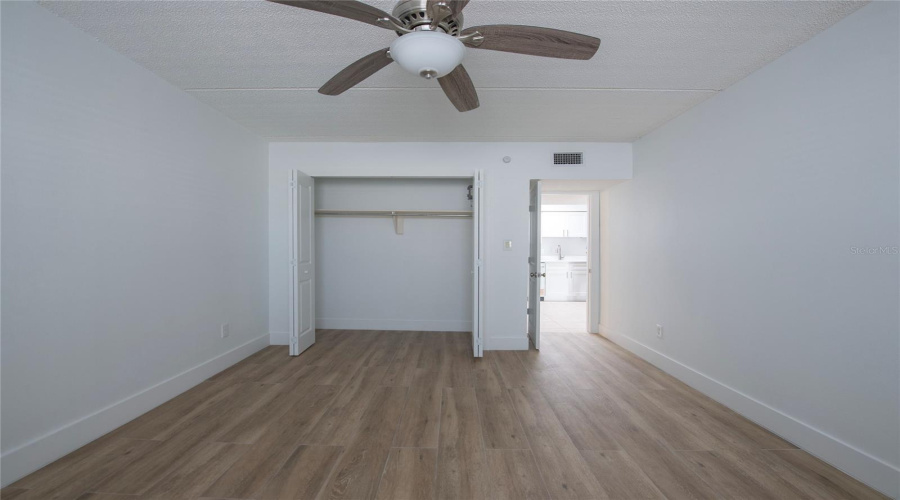 Treasure Island, Florida 33706, 1 Bedroom Bedrooms, ,1 Bathroombathrooms,Residential,For Sale,Paradise,0,Mfrtb8501562