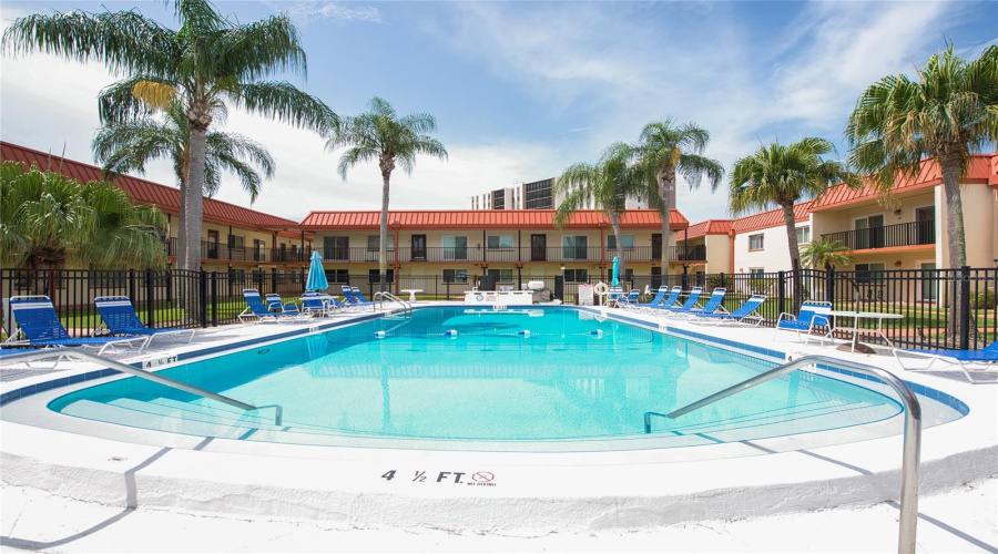 Treasure Island, Florida 33706, 1 Bedroom Bedrooms, ,1 Bathroombathrooms,Residential,For Sale,Paradise,0,Mfrtb8501562
