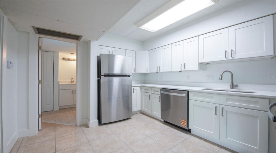 Treasure Island, Florida 33706, 1 Bedroom Bedrooms, ,1 Bathroombathrooms,Residential,For Sale,Paradise,0,Mfrtb8501562