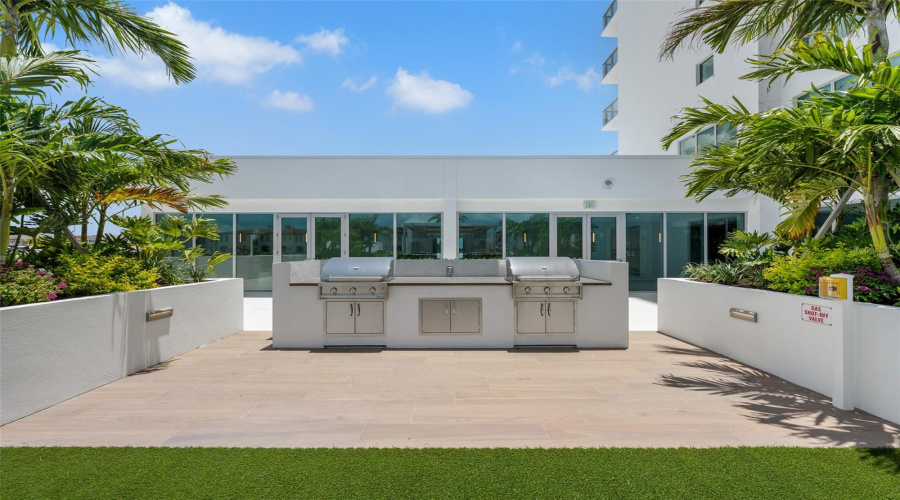 Tampa, Florida 33616, 3 Bedroom Bedrooms, ,4 Bathroombathrooms,Residential,For Sale,Bowen Daniel Dr.,0,Mfrtb8524972
