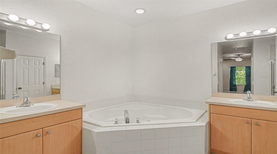 North Port, Florida 34286, 3 Bedroom Bedrooms, ,2 Bathroombathrooms,Residential,For Sale,Dureve,0,Mfrtb8542559