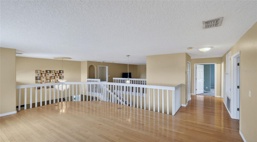 Upstairs Loft 2 - Pic 2